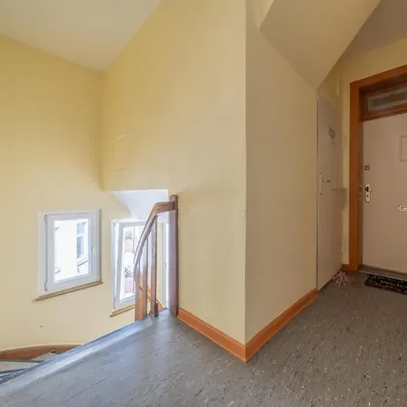 Private Apartment *