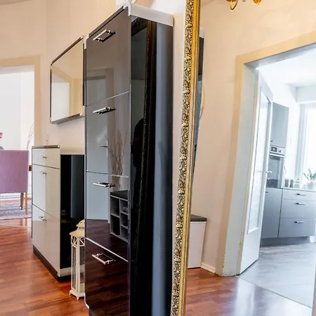 Private Apartment *