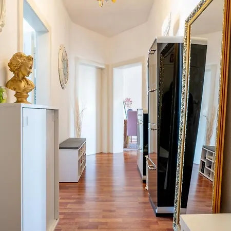 Private Apartment *